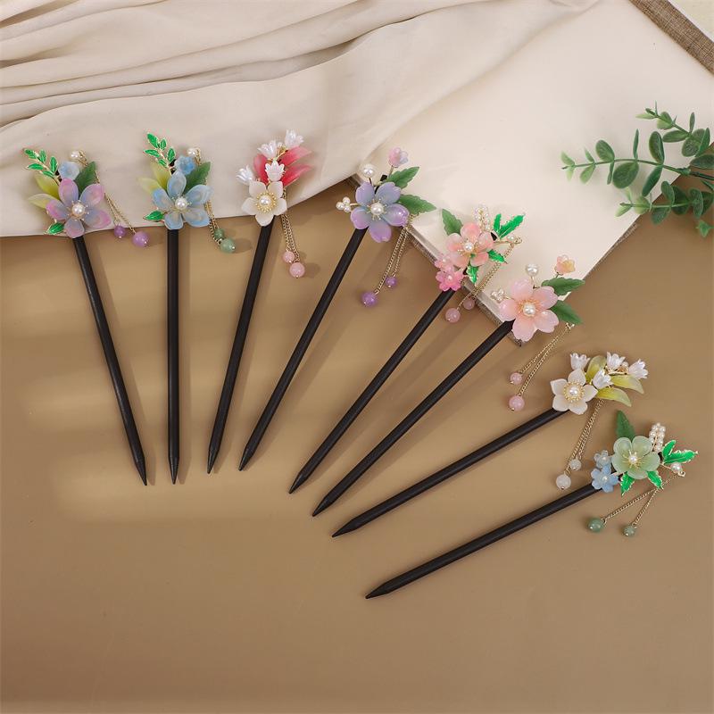 Ebony Style Tassel Hairpin: Vintage Wooden Hair Accessory for Women, Perfect for Simple Updos and Ancient Costume Adornments