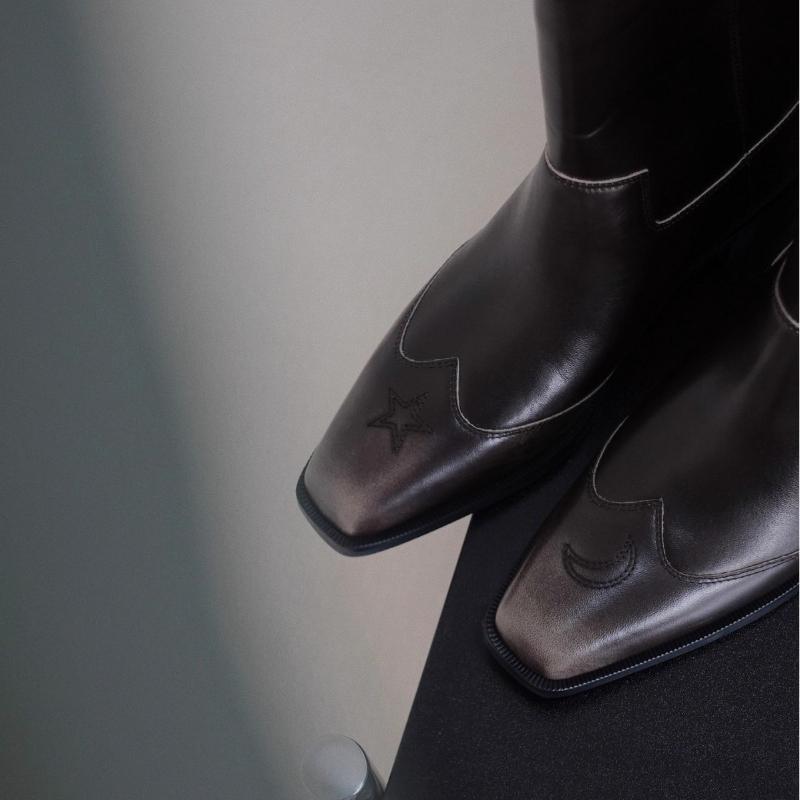 Women's Brown Studded Retro Western Cowgirl Boots Mid Calf Chunky Heel Embroidered Riding Boots Spring Autumn Shoes