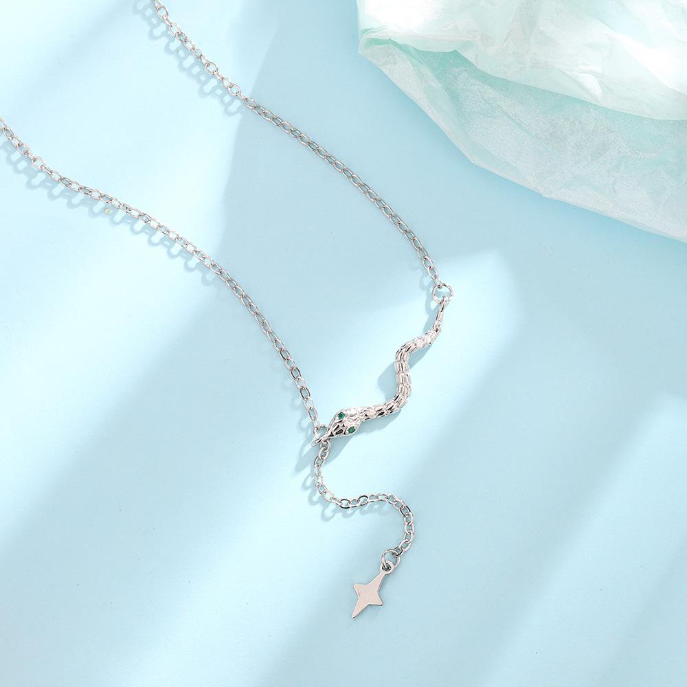 Star Tassel Green Eye Snake Necklace Snake Year Zodiac Snake Collarbone Chain Personalized Wave Snake Pendant