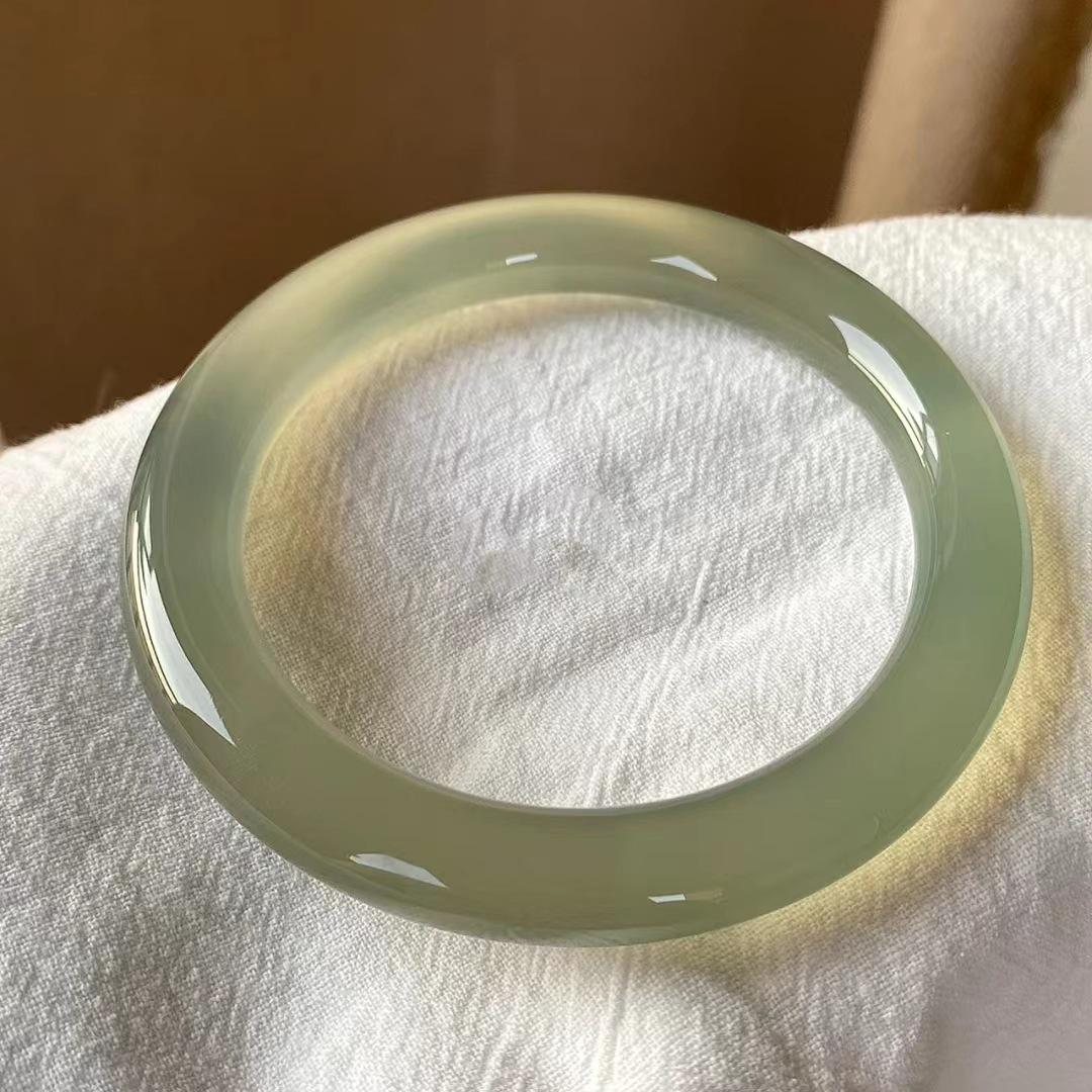 

Icy Green and Black Chalcedony Round Bangle M: 62