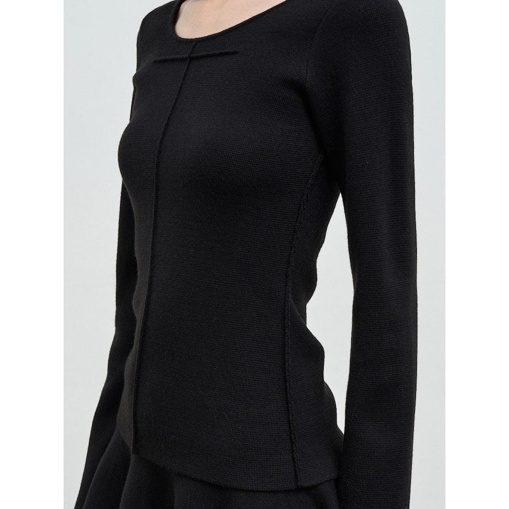 Anggae Scooped Neck Pullover Black