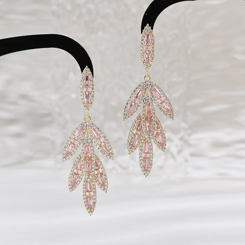 

Модные легкие роскошные тяжелые промышленные серьги с микроинкрустацией цирконием, многослойные серьги в форме листьев, универсальные серьги премиум-класса розовый