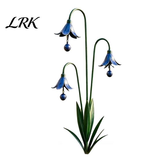Vintage Style Garden Ornament Calla Lily Stake with Bells, 24 Inch Metal Triple Flower Wind Chime, Terrace Accessory Weatherproof Iron Outdoor