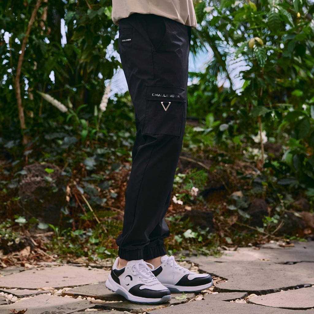 CHALLENGER Men'S Cut-Out Detail Cargo Jogger Pants Black