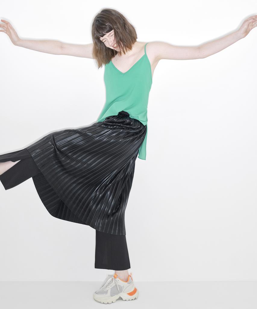 Soyun Slit Sleeveless Top (Green)