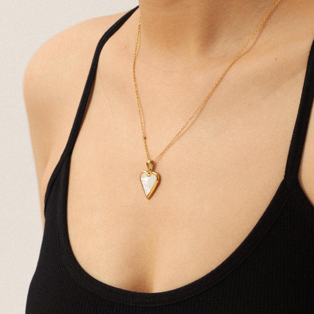 European & American Love Heart Pendant Necklace - Stainless Steel, Simple Luxury Design with Shell Details for Women