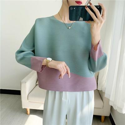 Nouveau t-shirt fin polyvalent décontracté de couleur contrastée pour femme, haut plissé court, slim et ample pour le printemps
