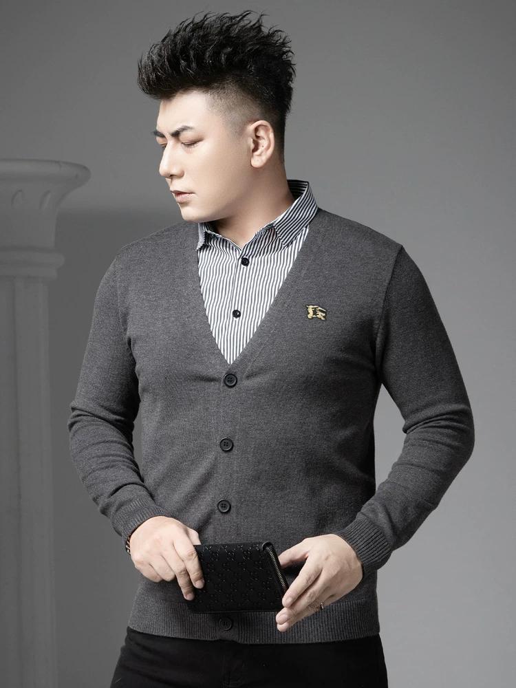 European Style 2025 New Men s Shirt-Collar Knit Sweater Autumn and Winter Trendy Brand Badge Top Fake Two-Piece Cardigan Sweater 4XL темно-серого