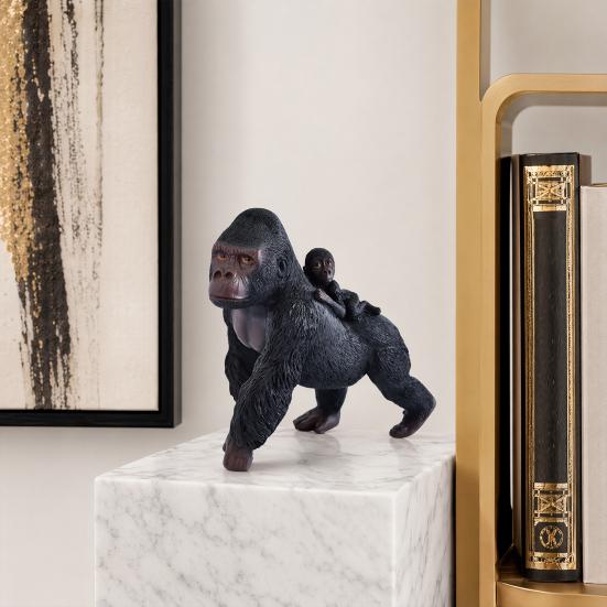 Gorilla Resin Statue, Sitting Monkey Figurine Sculpture, Industrial Home Decor for Living Room Office Desk Bookshelf, Industrial Modern Home Decor