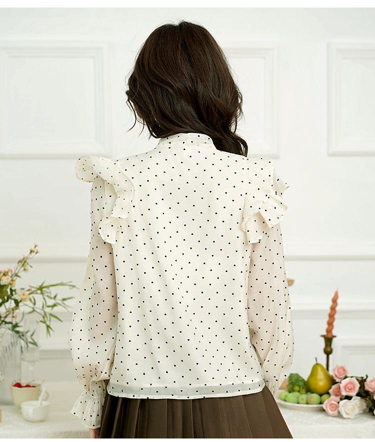 Hemd mit Rüschenherzspitze im französischen Stil und langen Ärmeln mit Perlenknöpfen