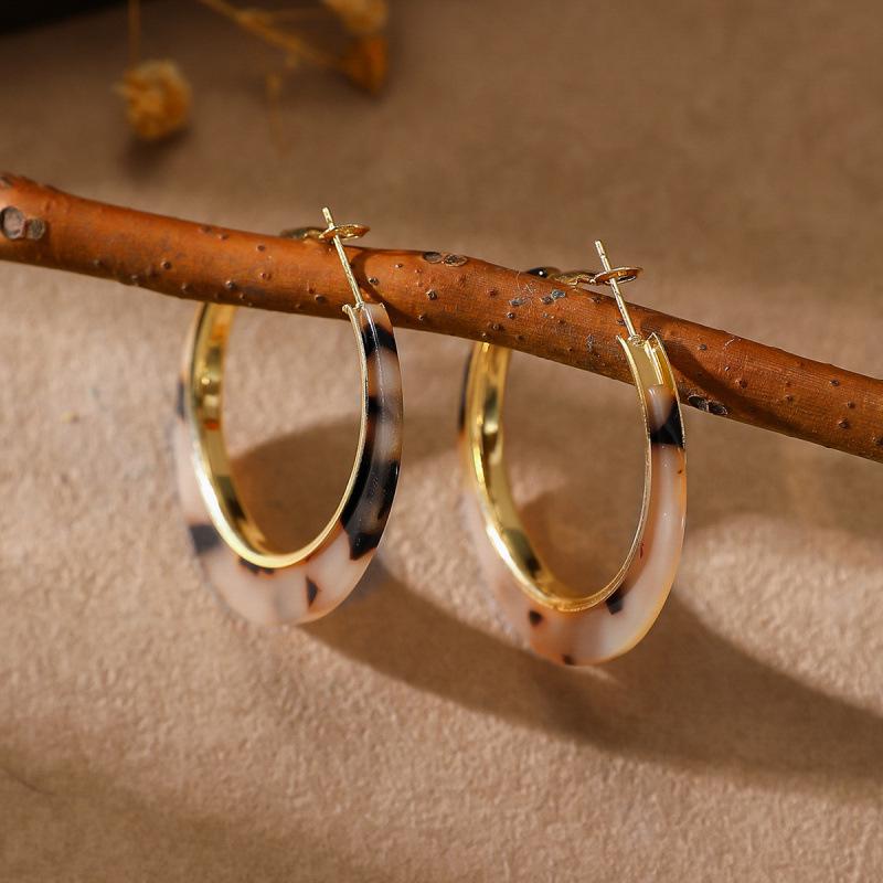 2025 New Leopard Print Hoop Earrings: Exaggerated, Unique, Retro High-End Design for a Stylish and Slimming Look