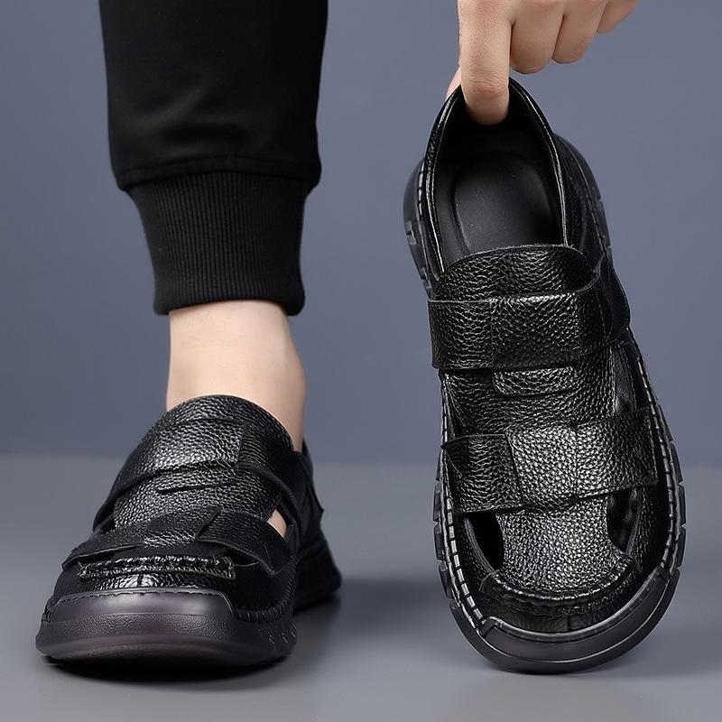 2025 Summer New Designer Leather Sandals for Men Hallow Breathable Casual Shoes Male Fashion Solid Color Driving Shoes Man