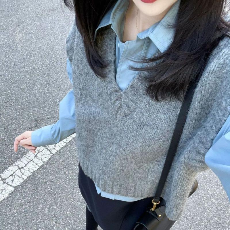 

Нишевый Шик Осень-Зима Вязаный Жилет-Свитер и Мягкая Рубашка Женский Комплект из Двух Предметов S 35-43 kg