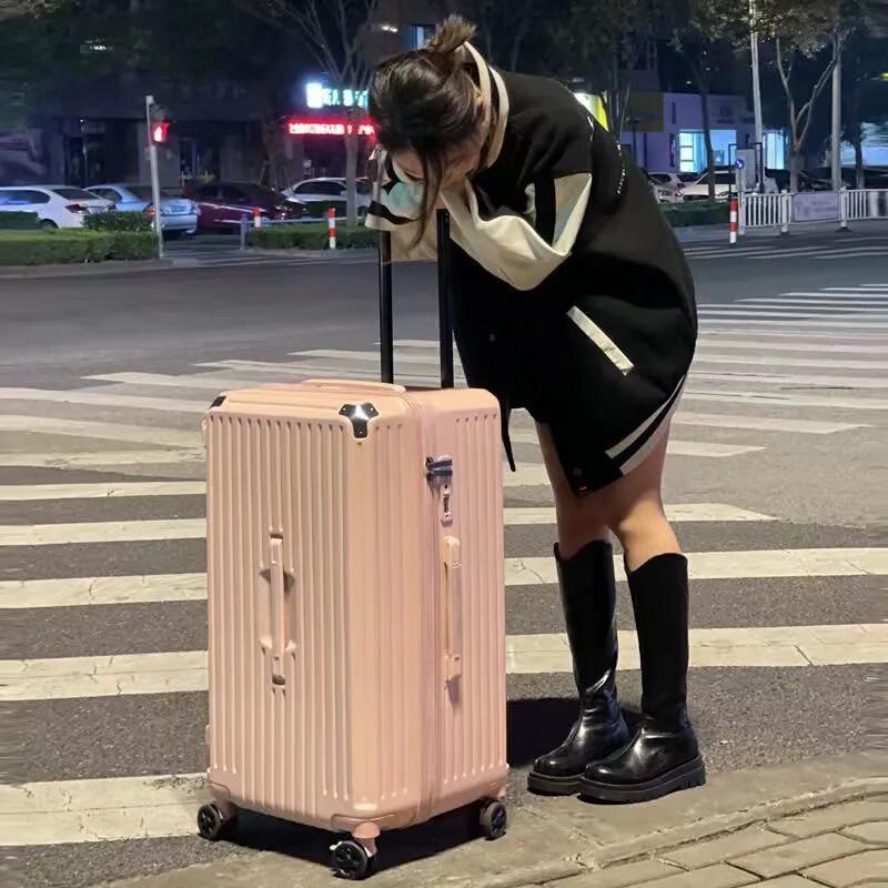 Li Shen Kids Ride-On Luggage with Universal Wheels