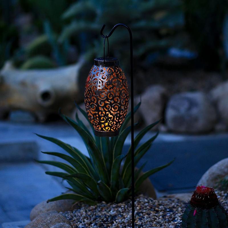 Retro Metal Waterproof Patio Yard Pathway Decorative LED Table Solar Light Outdoor Hanging Garden Solar Lantern With Handle