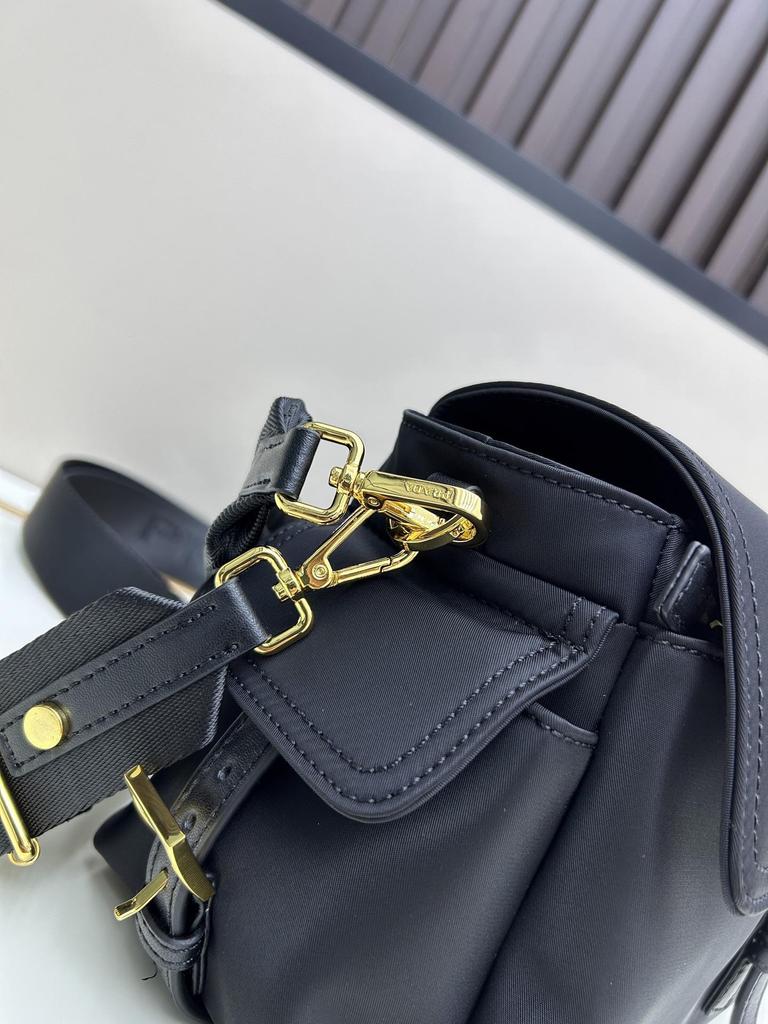 Lada House Unisex Messenger-Kameratasche aus recyceltem Nylon 2025: Modische, vielseitige Umhängetasche