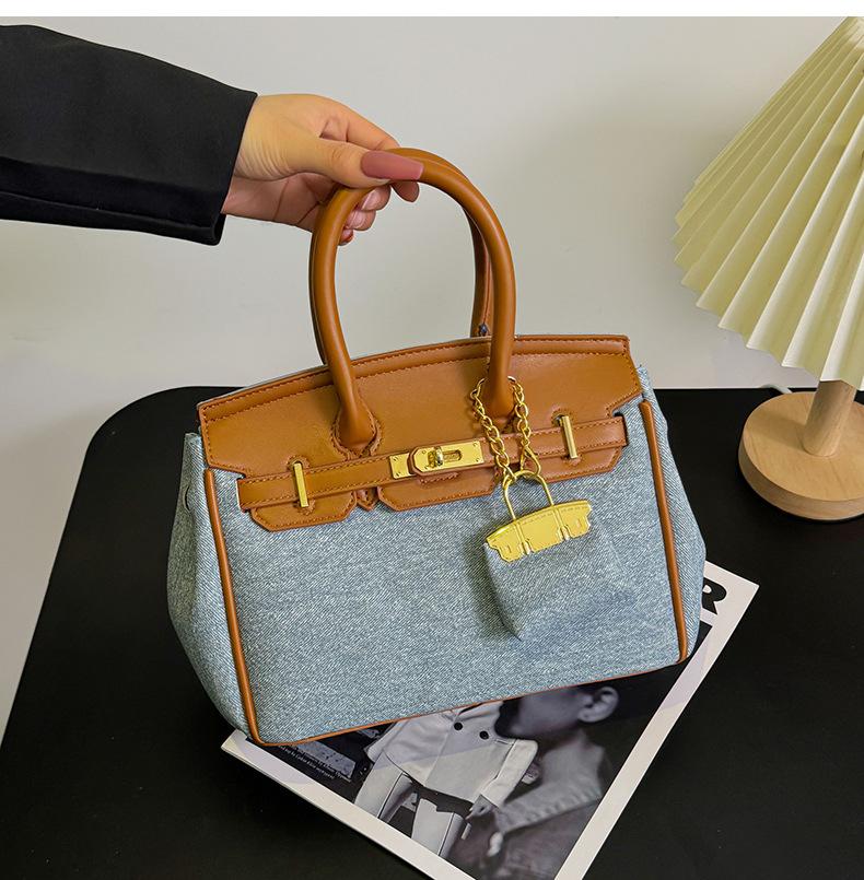 Borsa Portatile Kelly in Denim a Contrasto Platino da Donna Nuova 2026 Versatile a Spalla a Tracolla Ciondolo Donna