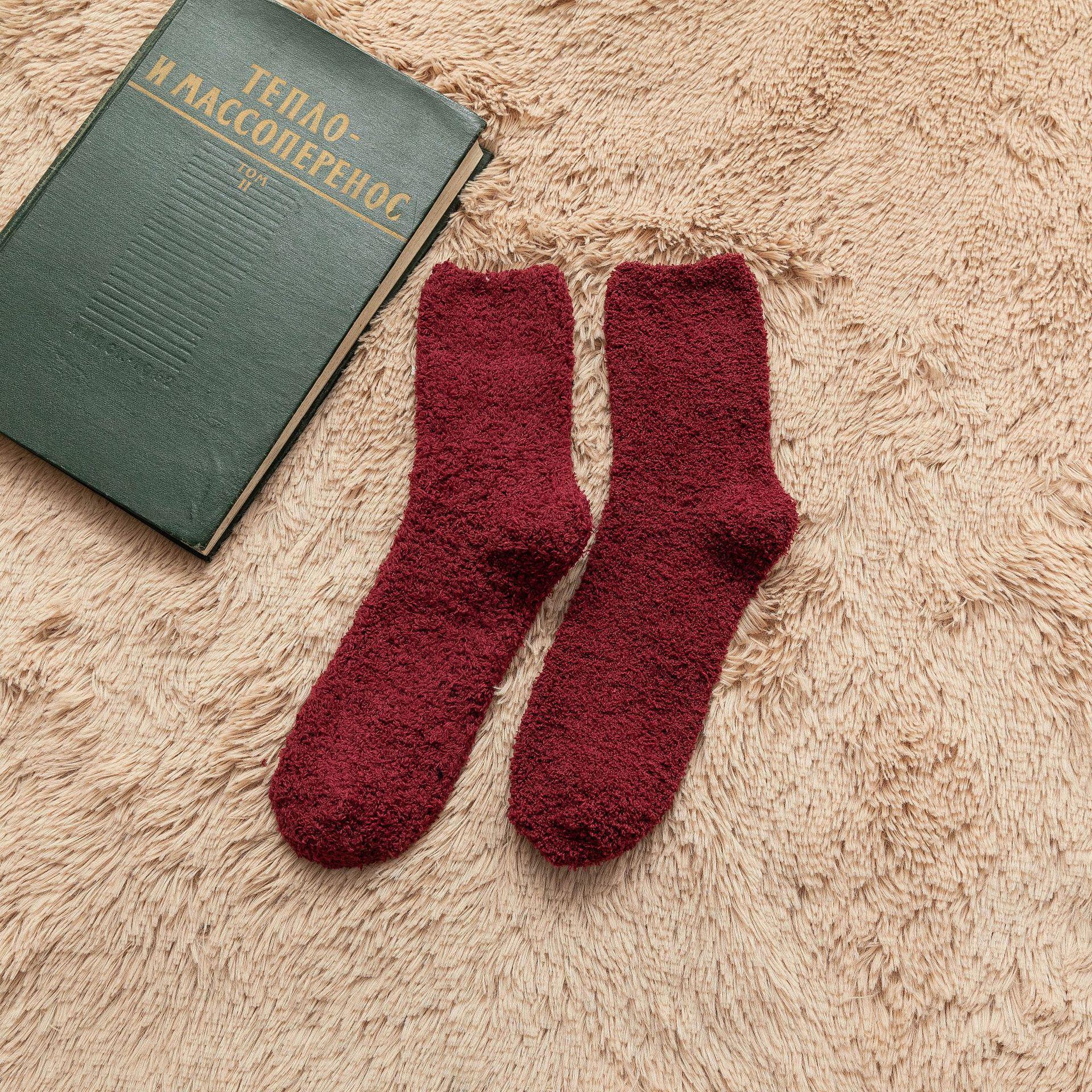 

Мужские носки-тапочки средней длины из кораллового флиса — однотонные, для сна осенью и зимой One Size фиолетовый