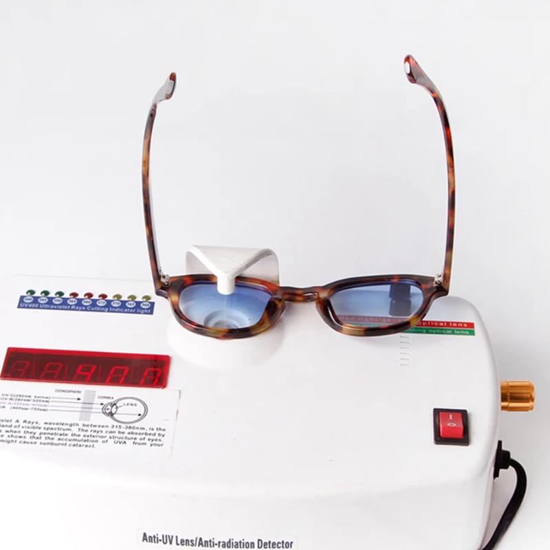 Vintage Rivet Tortoiseshell Round Sunglasses Women Men Brand Style Design Vintage Retro Yellow Blue Color Lens Square Sun Eyeglasses Female UV400