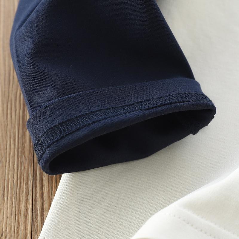 Stylowy T-shirt z blokami kolorów i rękawami raglanowymi na jesień 2025 dla dzieci - Modny koreański design z nadrukiem cyfrowym