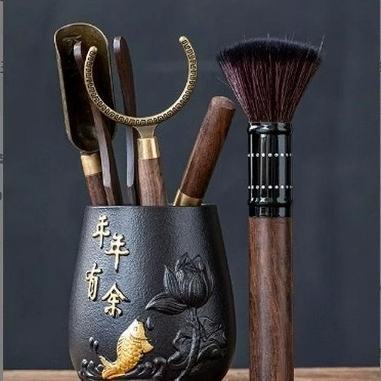 

Чайная церемония Набор «Шесть джентльменов»: Полная коллекция аксессуаров и принадлежностей для чая Кунг-фу, включающая чайные чашки, инструменты для заваривания и настольные украшения. Other