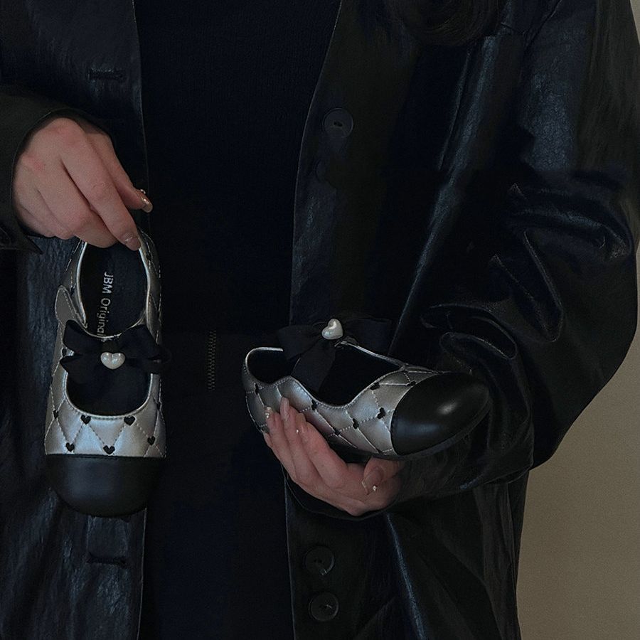 

Girls Princess Shoes with Sweet Bows Kids Flat Shoes Round Toes Non-slip 2025 New Children Leather Shoes Love Heart Ins Trendy 22 серебряный