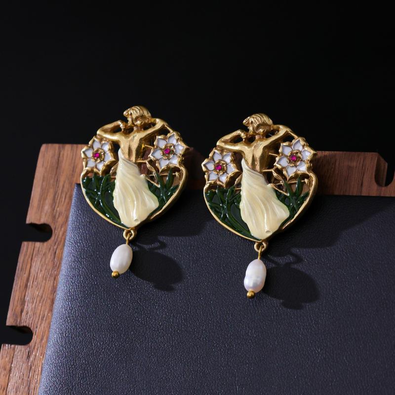 Retro 3D Beauty Girl Enamel Drop Glaze Round Elegant Flower Pearl Vintage Earrings For Ladies Banquet Jewelry Gift
