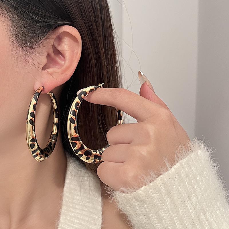 Vintage Hong Kong Leopard Print Hoop Earrings: Bold, Unique, Retro Style for Women