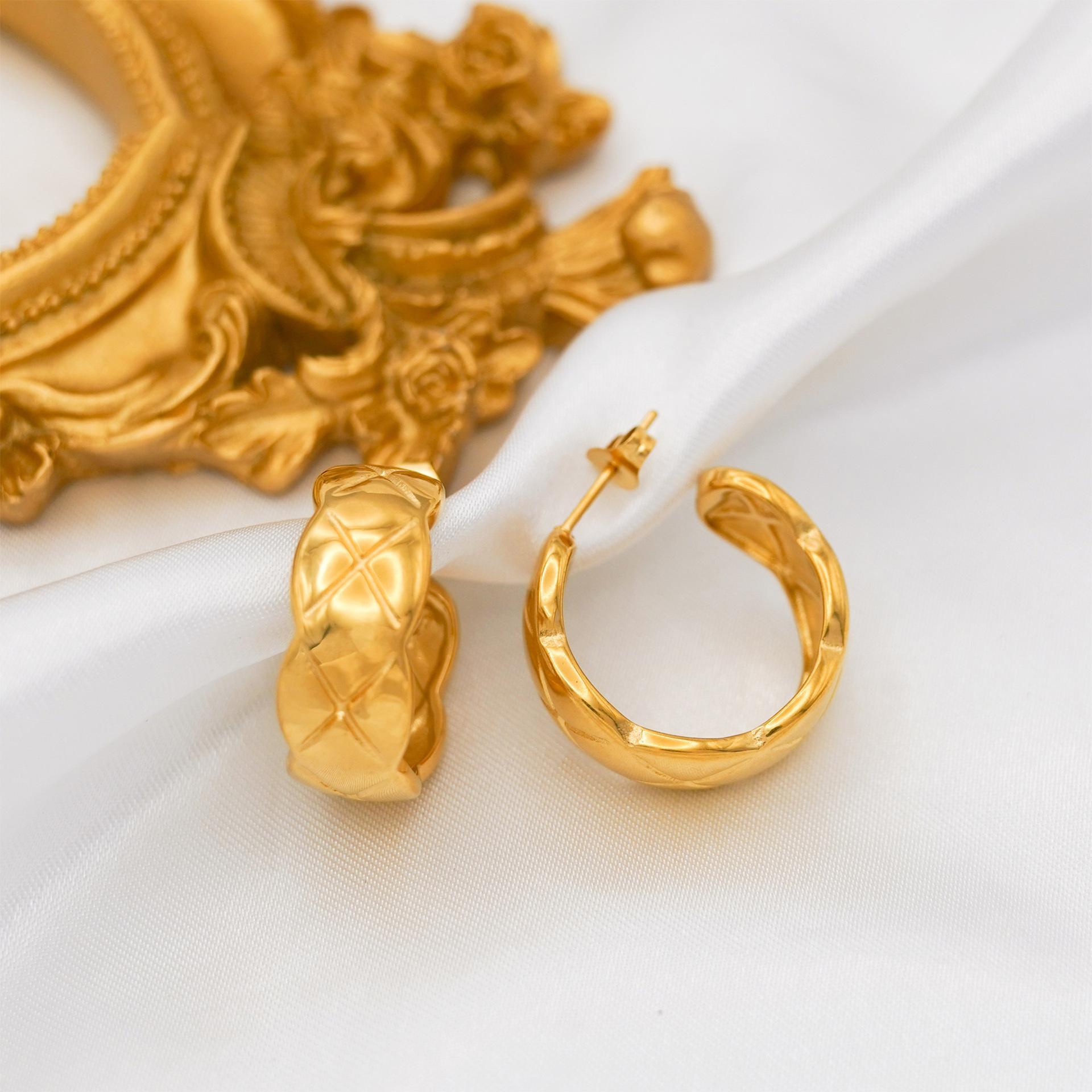 

Серьги из титановой стали в стиле ретро, легкие, роскошные, в форме буквы С, покрытые 18-каратным золотом, модные серьги высокого класса