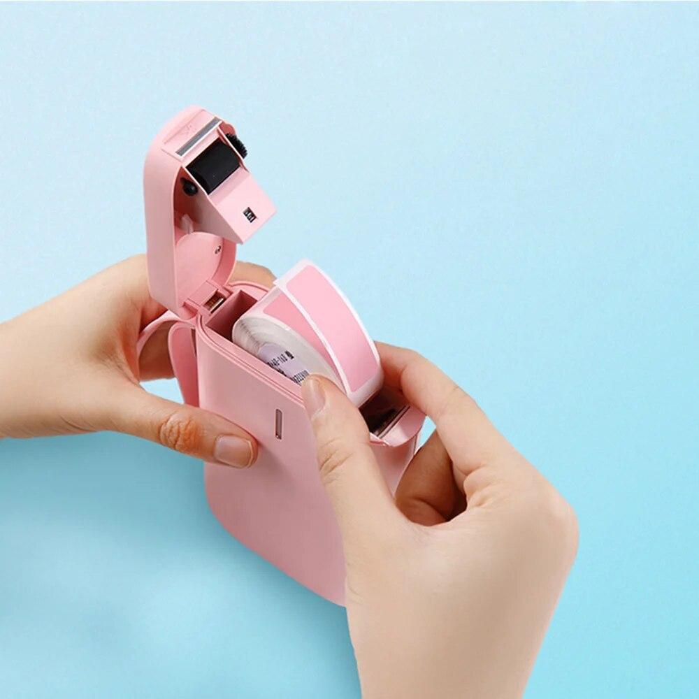 D11 Imprimantă Portabilă de Etichete Termice de Mână cu 5 Role de Bandă Wireless BT Mașină de Făcut Etichete Mașină de Autocolante pentru Etichetare Acasă Coduri de Bare