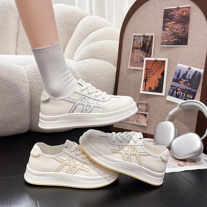 Popular little white shoes women's 2025 summer new versatile flat bottom not tired feet non-slip student leisure sports board shoes