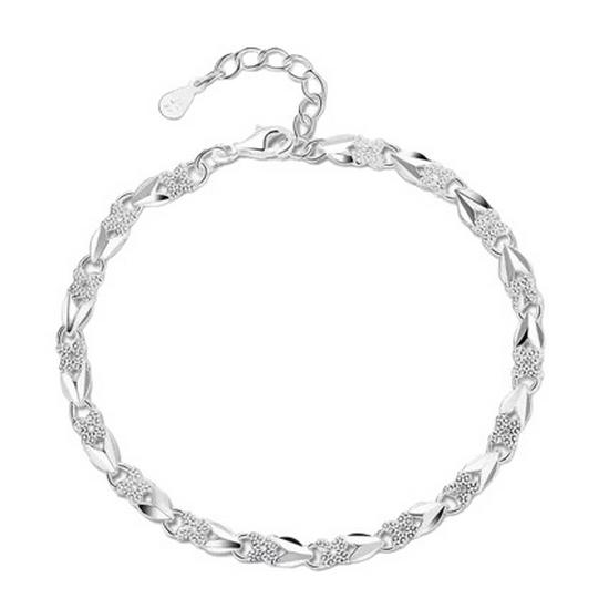 Exquisite Four-Leaf Clover Bracelet - Fashionable Luxury Gift for Women