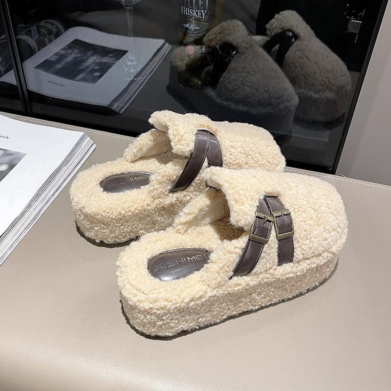 Outono e inverno femininos novos fundo grosso elevado veludo quente antiderrapante estribos confortáveis pelúcia sapatos únicos chinelos