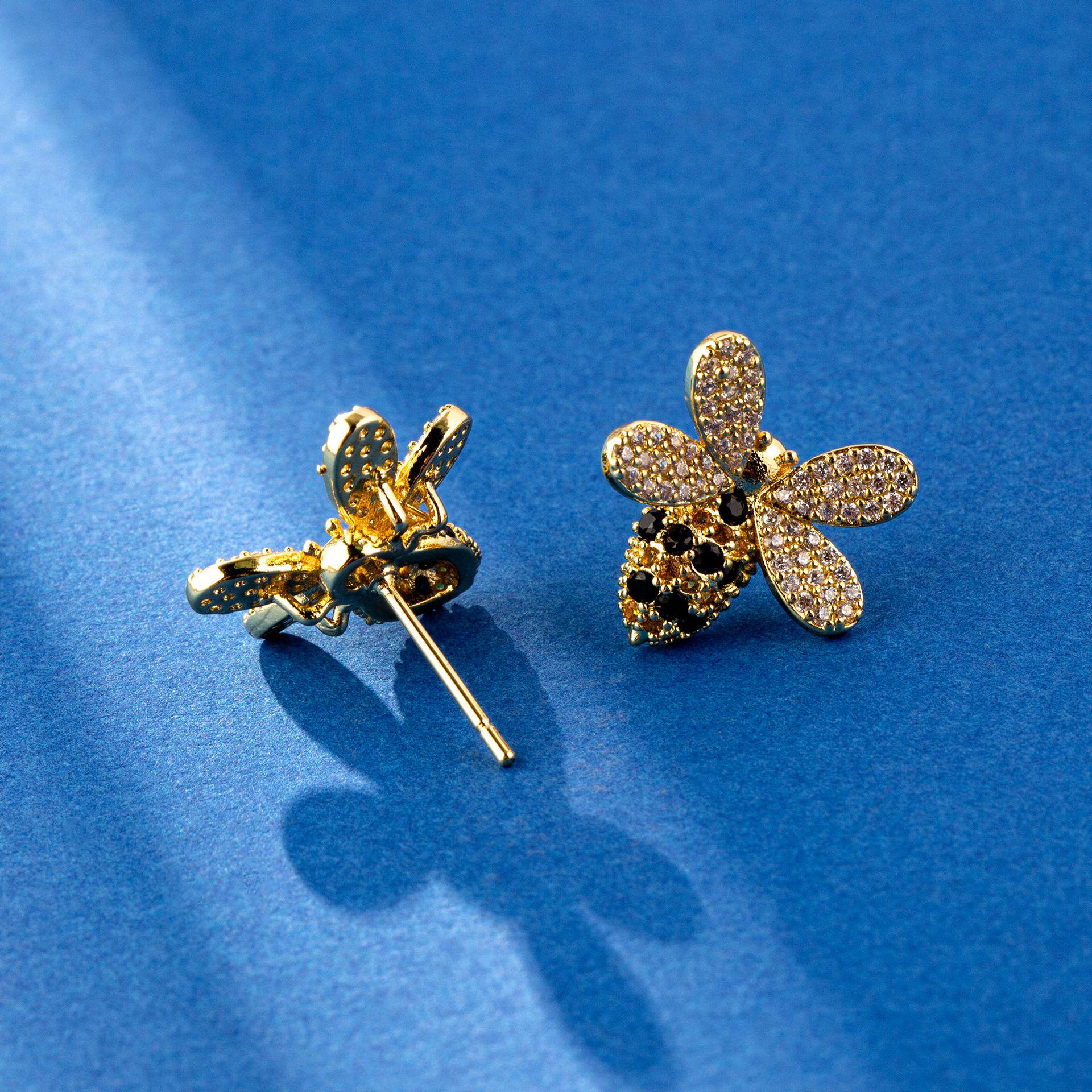 

Трансграничный набор пчелиных украшений: Элегантное колье и серьги из 14-каратного золота