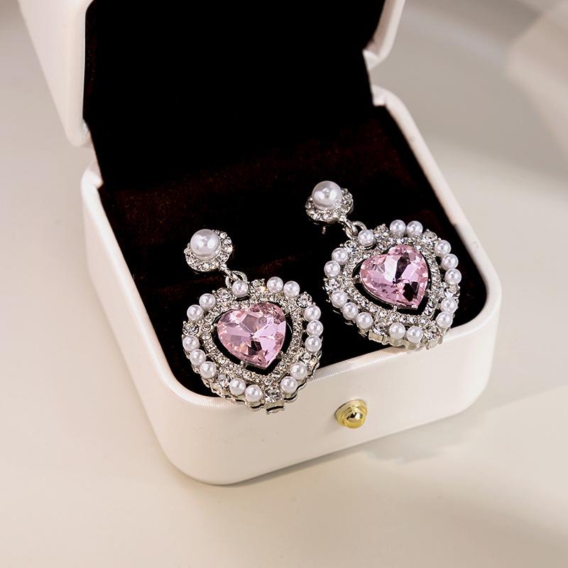 

Love Pink Haoshi Stud Earrings, Sweet And Cool Spice Girl Temperament Pearl Earrings, Light Luxury And High-End Earrings.