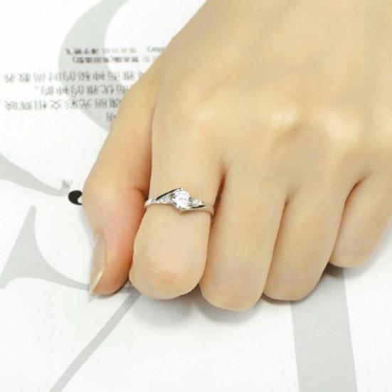 Shiny Twist Round Cut Cubic Zirconia Rhinestone Ring Bridal Wedding Jewelry Gift
