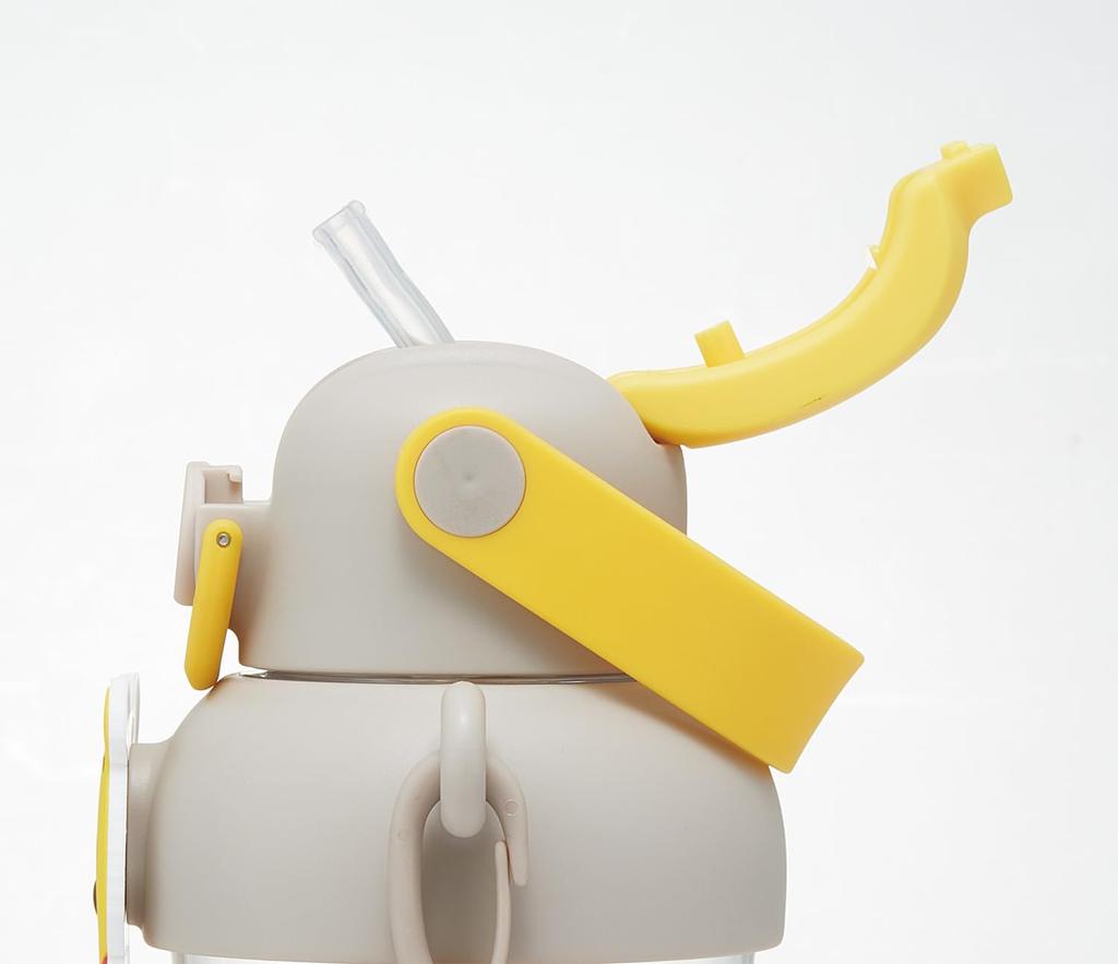 Skater Disney Winnie the Pooh Water Bottle with Rubber Locking and Shoulder Strap Mascot, Straw, 650ml, One-Push Open, Function, Handle, (PRMC7ST-A)