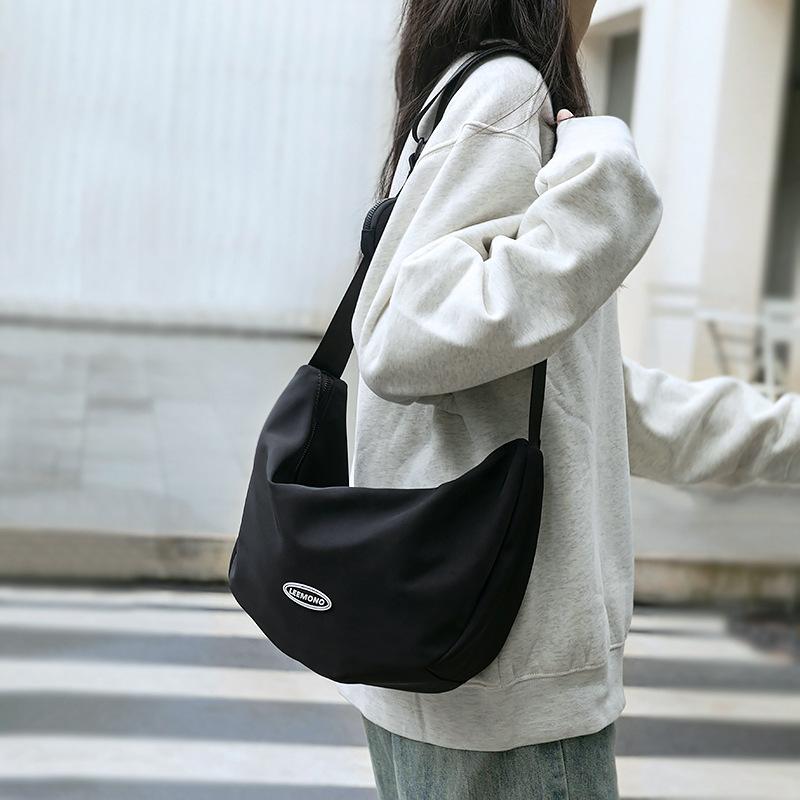 

Сумка-кроссбоди в форме полумесяца, водонепроницаемая, повседневная, спортивная, на одно плечо, непринужденная и модная чёрный