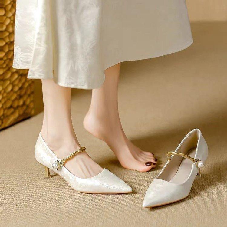 National Style Chinese Pointed High Heels 2025 New French Temperament with Skirt One-word Belt Autumn Bag Head Single Shoes Women