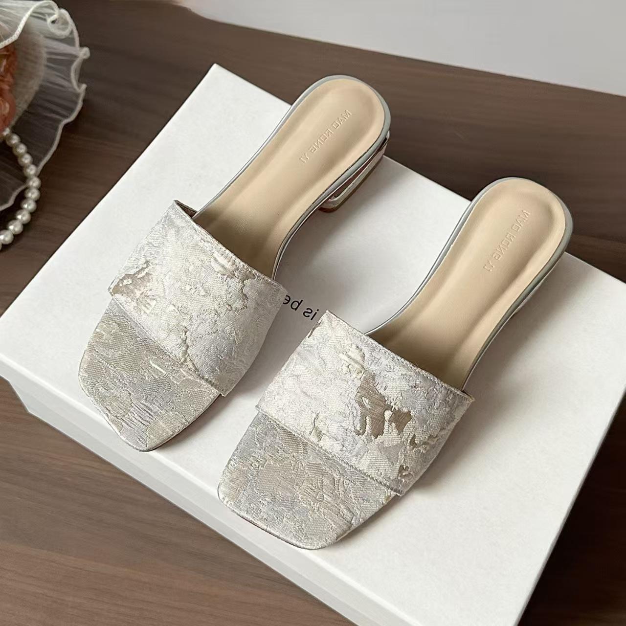 

Women s Summer New Ethnic Style Low Heel Slippers Open Toe Soft sole Non Slip Outdoor Slippers Fashionable Block Heel Sandals 35 срібний