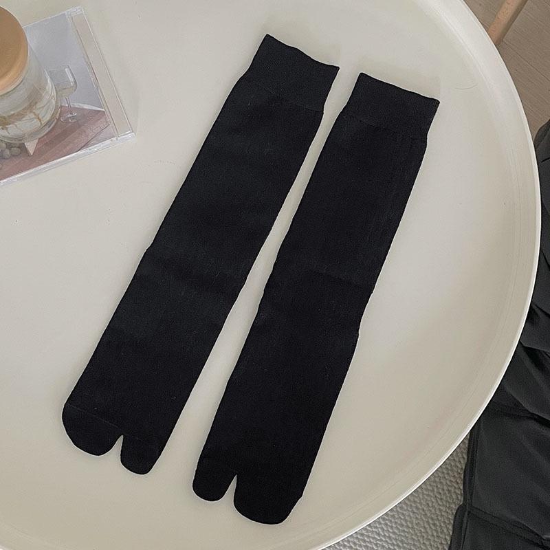 

Japanese Style Split-Toe Vertical Stripe Mid-Calf Socks One Size чорний