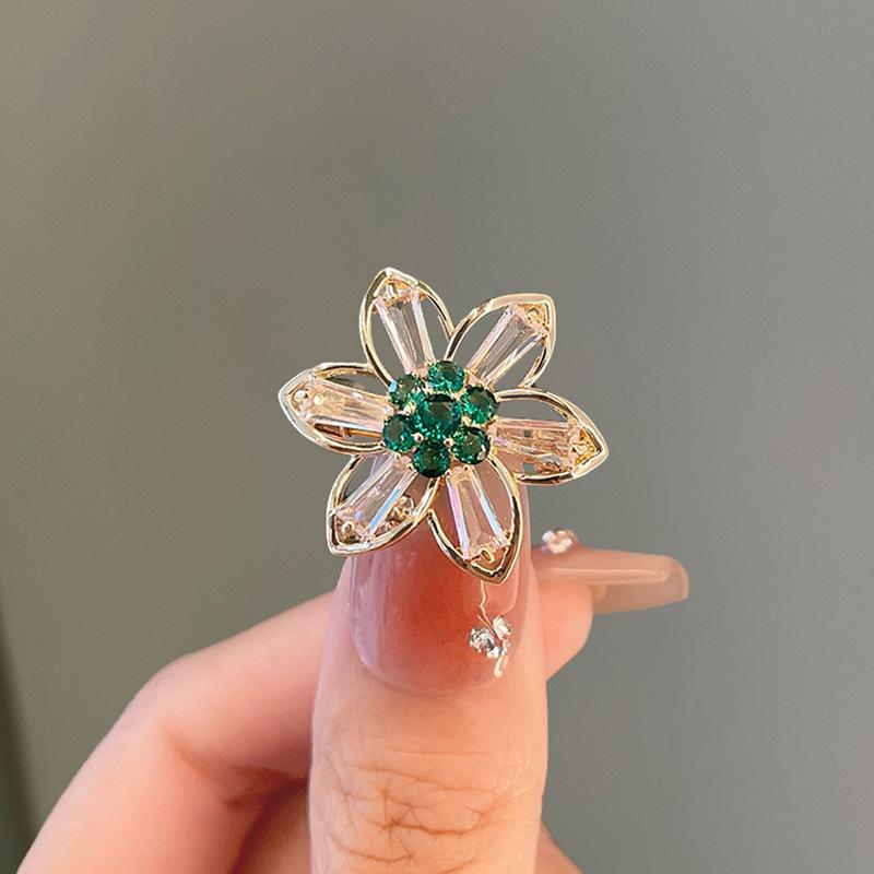 Elegant Alloy Brooch: Premium Niche Women's Versatile Corsage for Coats and Suits
