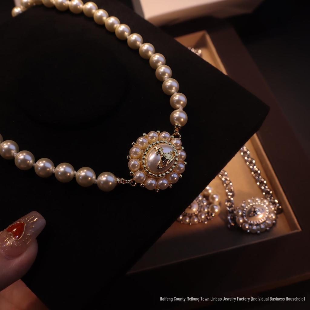 Vivienne Westwood Diamant Halskette & Ohrstecker Set – Modisches Pavé-Design