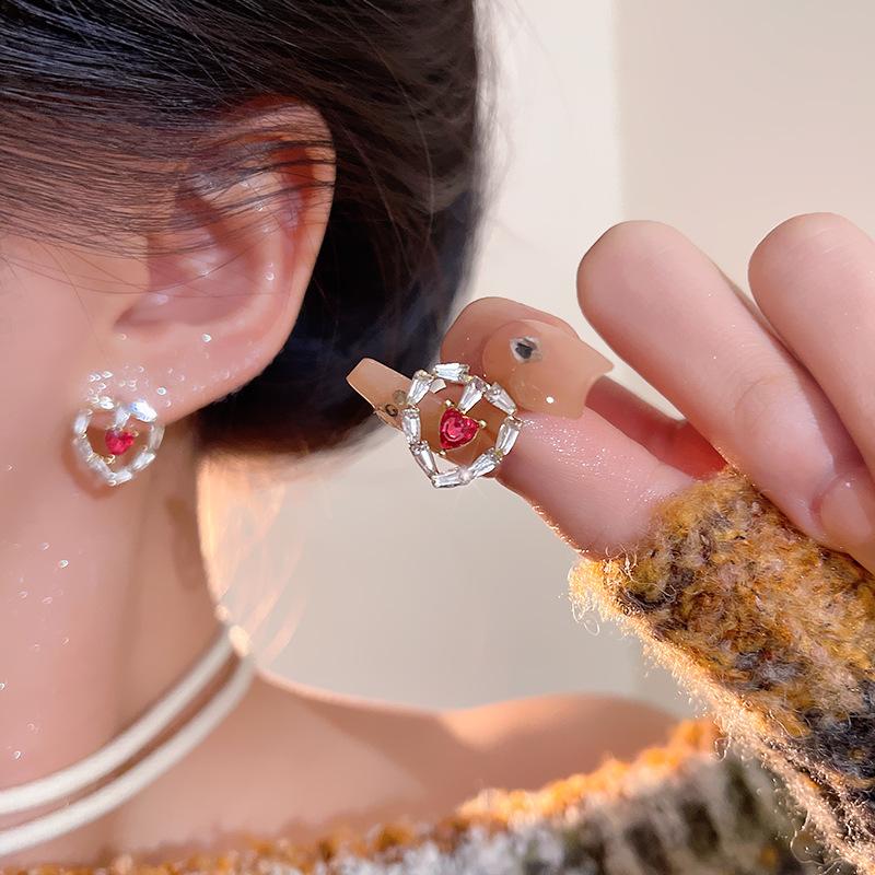 Sweet and cool babes red love stud earrings women s small flash diamond earrings Korean ears