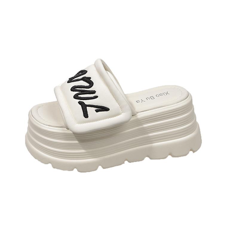 

2025 лето новая носка маленькие тапочки женские толстоподошвенные маффин буквы корейская версия пляжные однословные крутые тапочки 39