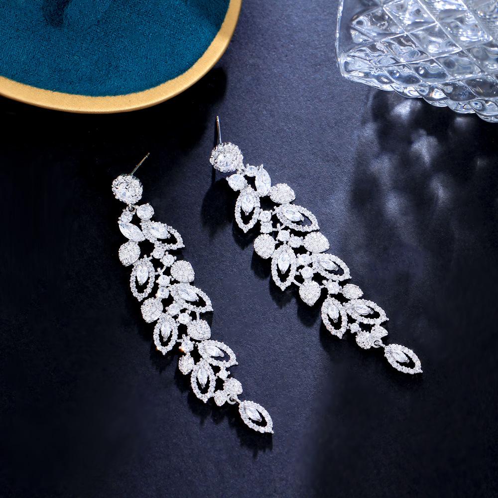 Light Luxury Long Earrings Temperament Zircon Super Flash Fringed Leaf Earrings Banquet Dress With Accessories