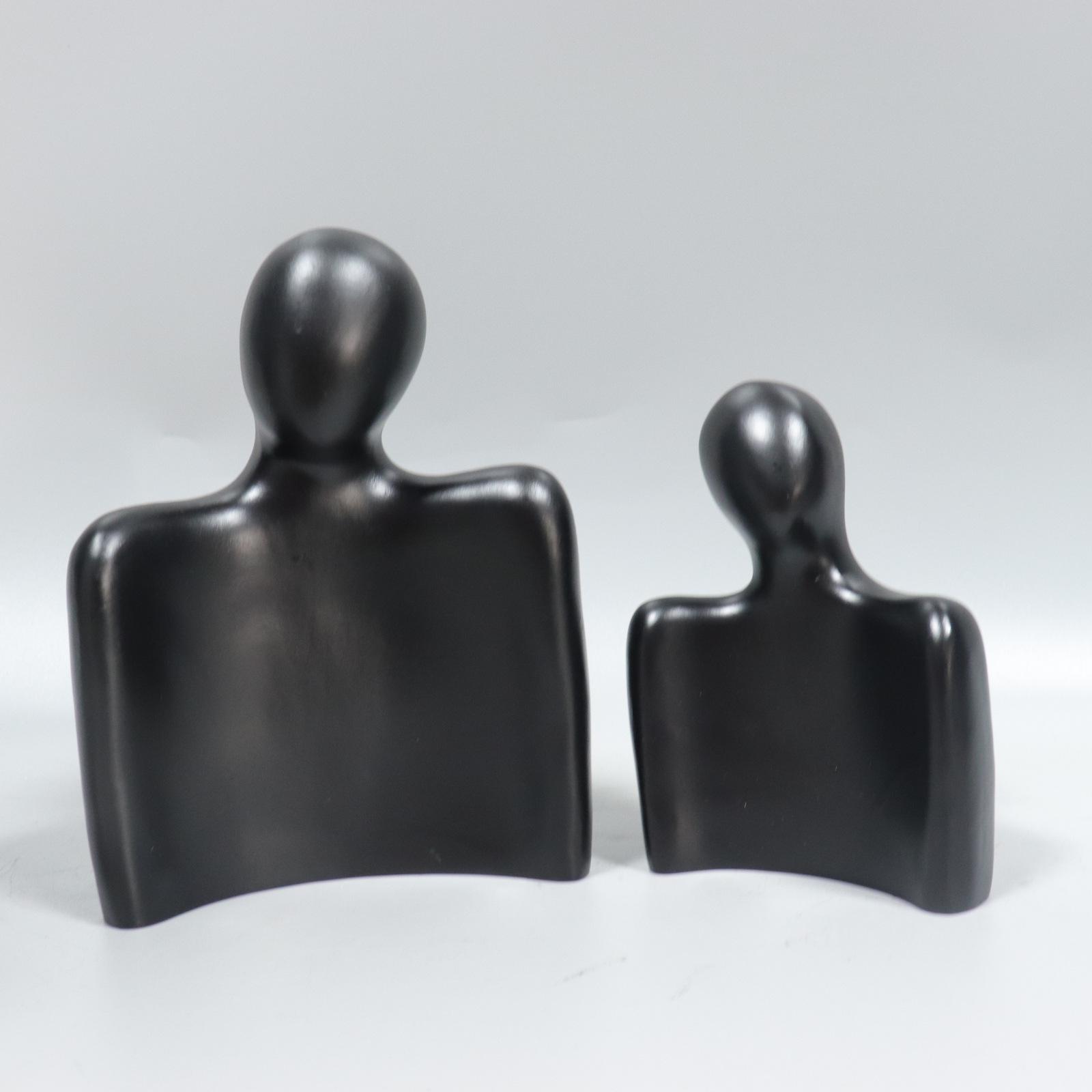 

Abstract Resin Embracing Figures: Living Room Desktop Ornaments