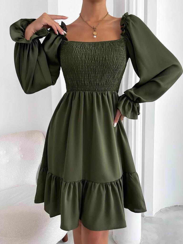 New Style Square Neck Parallel Crepe Fabric Body Gown with Ruffled Hemline