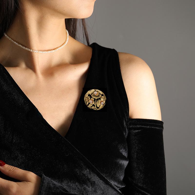 Senior Brooches Flower Leaf Brooch Pins for Women Suit Pendant  Fashion Brooches Jewelry