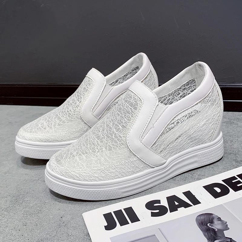 Dámské tenisky na klínku a platformě Gumová kůže Vysoké podpatky Šněrovací boty Špičatá špička Zvyšující výšku Creepers Bílá 2025